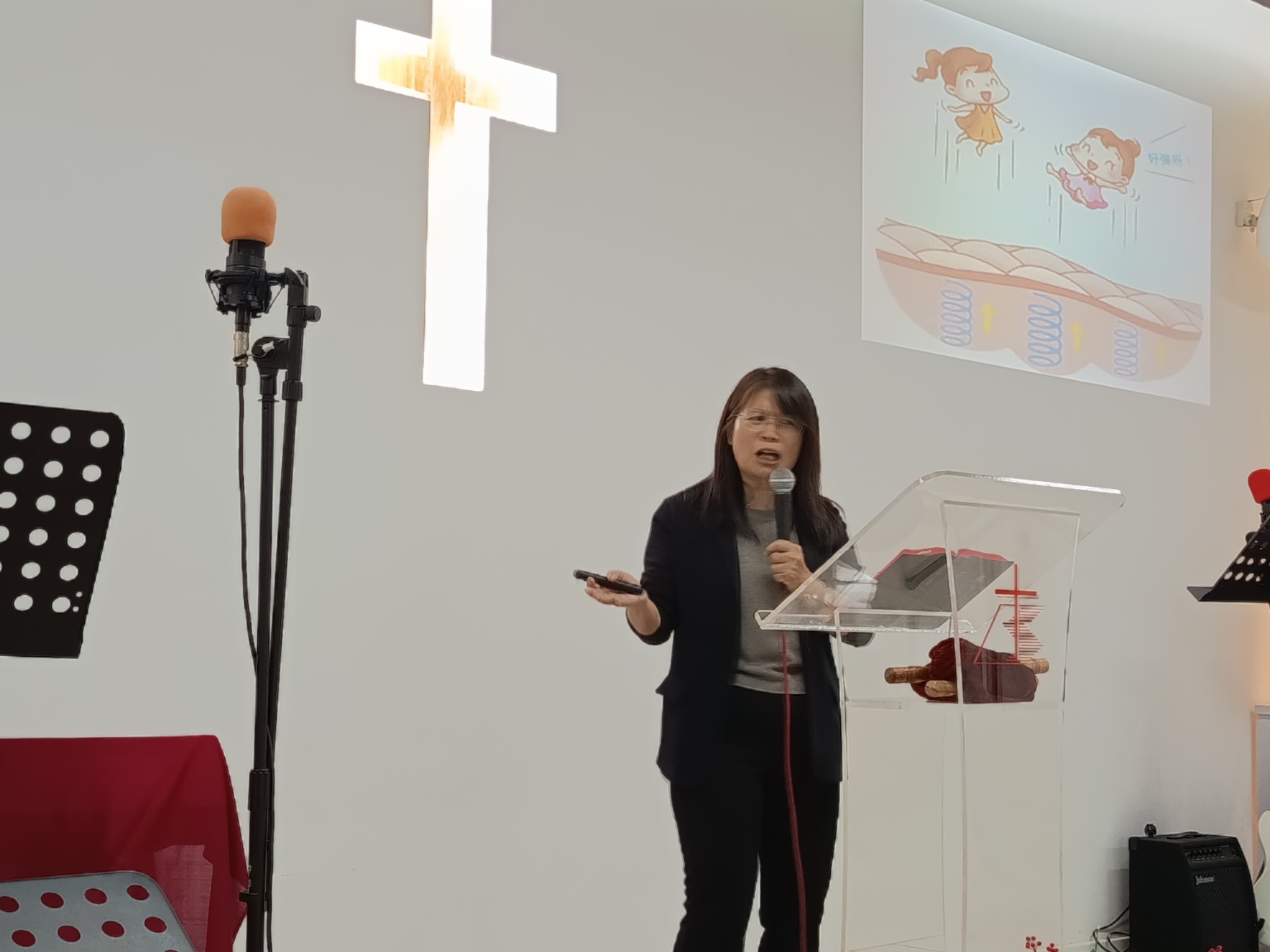 毛以琳牧师分享活出不断更新的生命